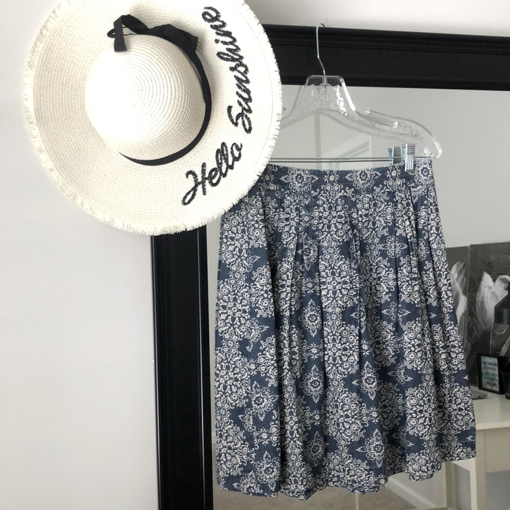 🔥5/$20 Ann Taylor LOFT. Blue Flakes Pattern Mid Rise Knee Length Pleated Skirt